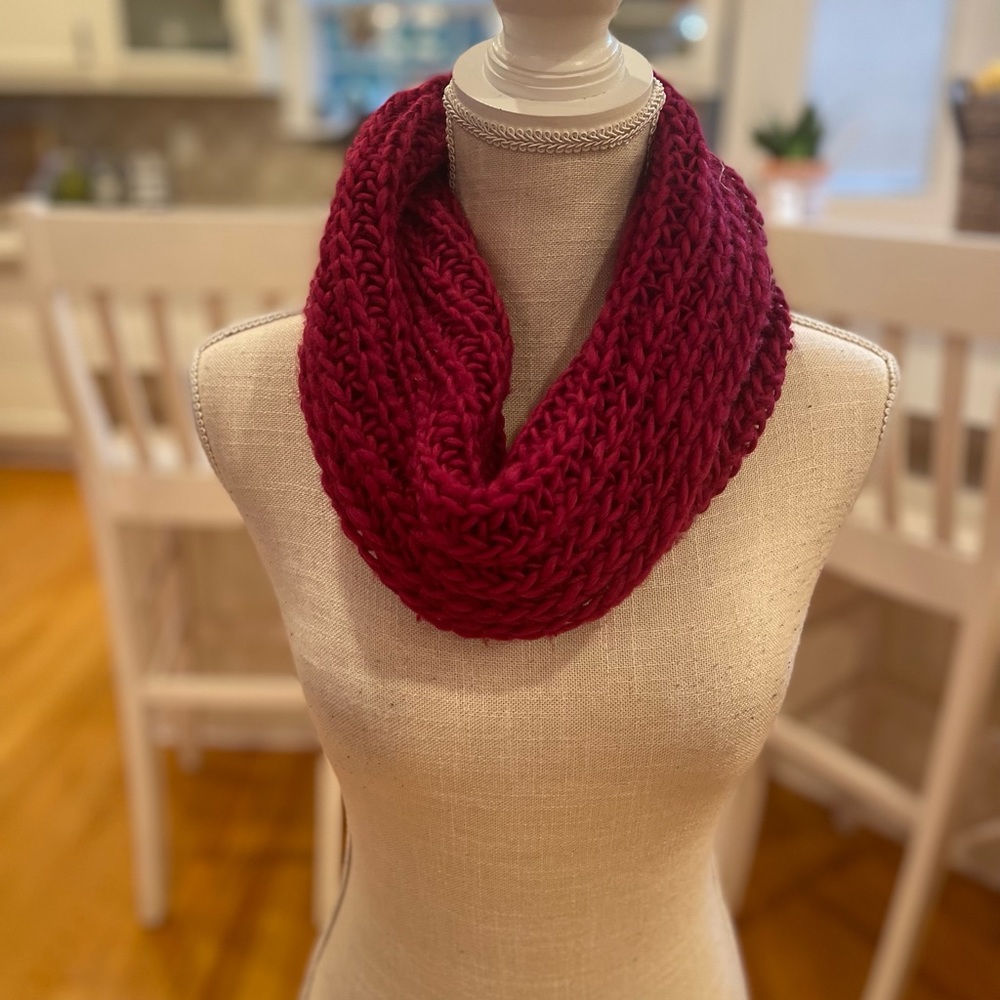 💜 5 for $25 or 3 for $18 Rikka Red violet knitted needles infinity scarf